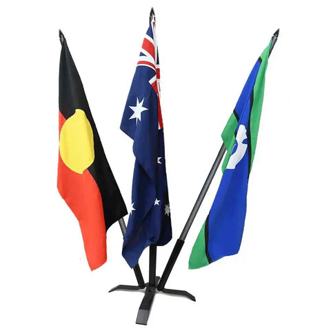 EE Presentation poles 3 flag base with flags2