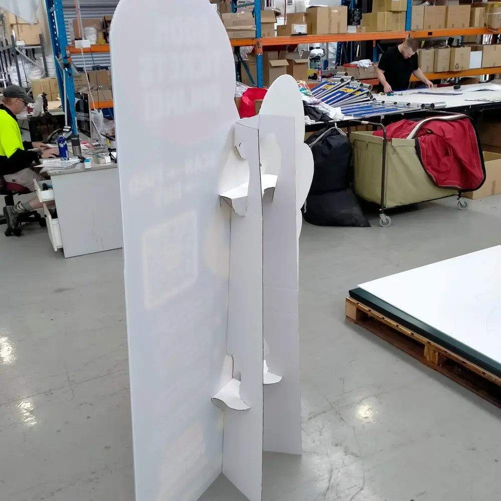 MICF Corflute with Strut (rear) strict 1000x1000